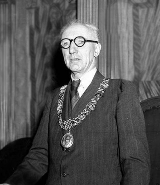 This image has an empty alt attribute; its file name is image-63.png